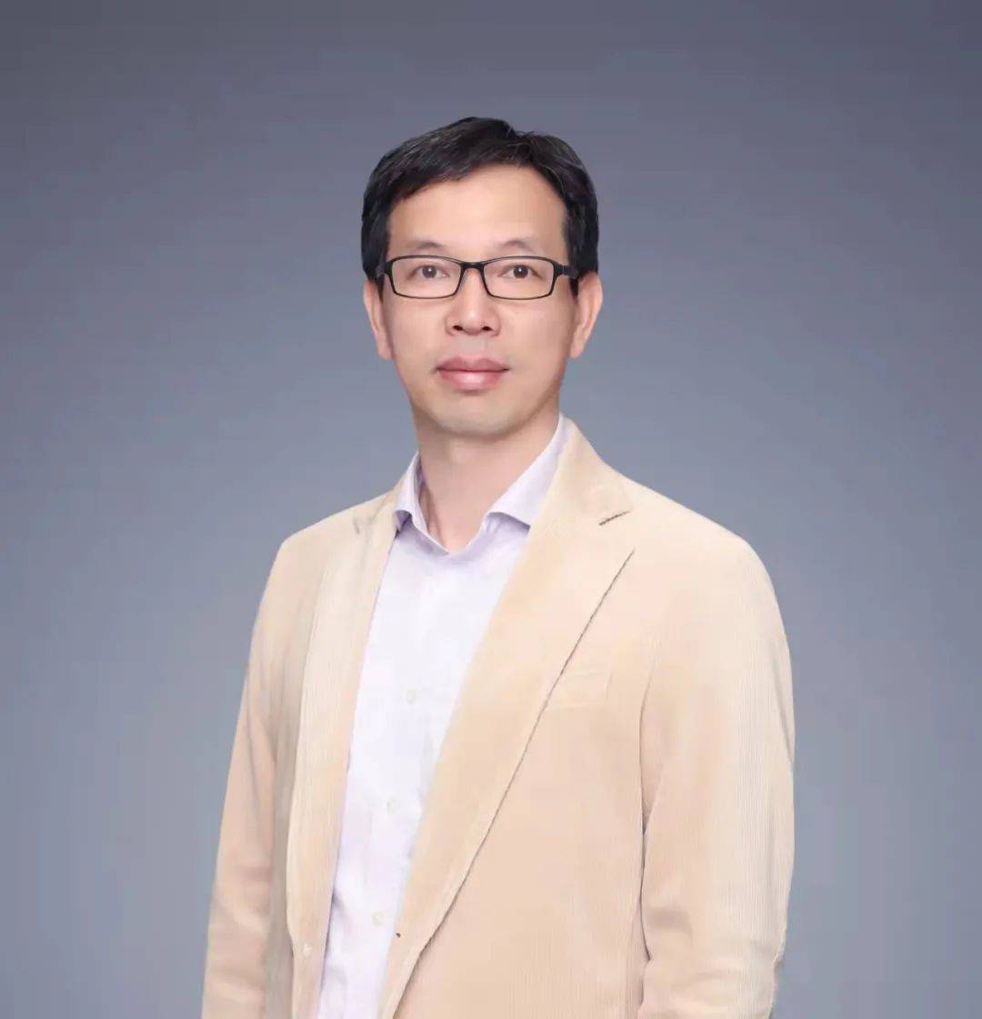 "和钟林初次见面,是在上海三伍微电子有限公司(以下简称"三伍微")新