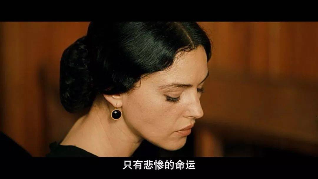 因为|奥卡菲娜：创造历史影后却惨遭谩骂，原因仅仅是因为长得丑？！