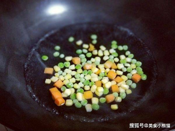 咖喱鱿鱼|教你在家做咖喱鱿鱼包饭，做法简单，看着就有食欲，赶紧试试吧！