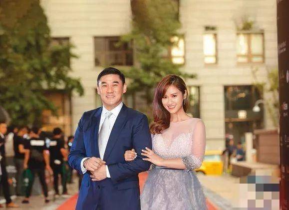 自曝结婚是因年纪大:再拖孩子就像孙子_吴大维_妻子_带着