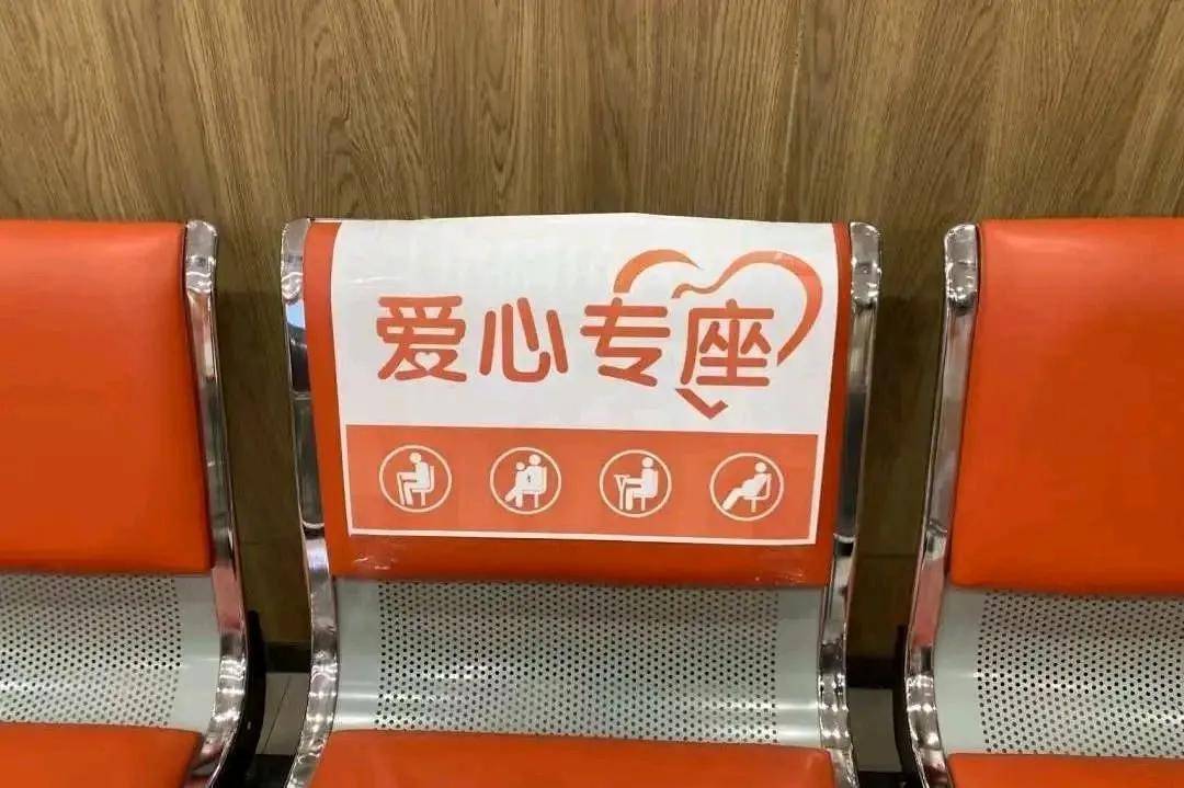 特别是销服中心开展的爱心助老活动,开设蒙汉双语特色窗口,老年人爱心