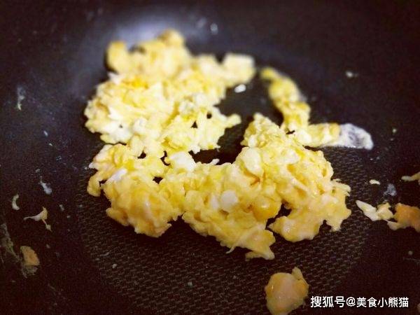 咖喱鱿鱼|教你在家做咖喱鱿鱼包饭，做法简单，看着就有食欲，赶紧试试吧！