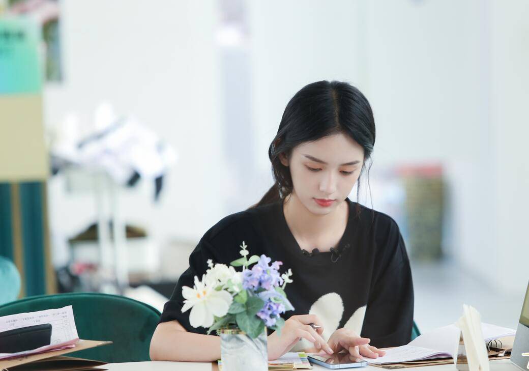 因为|一顿饭足以证明檀健次比龚俊更适合《中餐厅》，节目口碑要逆袭了！！