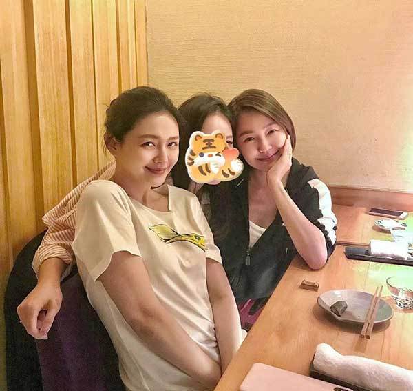这也是大s宣布与具俊晔结婚后的首次露面,引发网友关注.