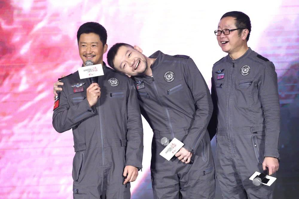 吴京|吴京访谈走红,9个问题只用35个字回答,给自己的演技打0分!!