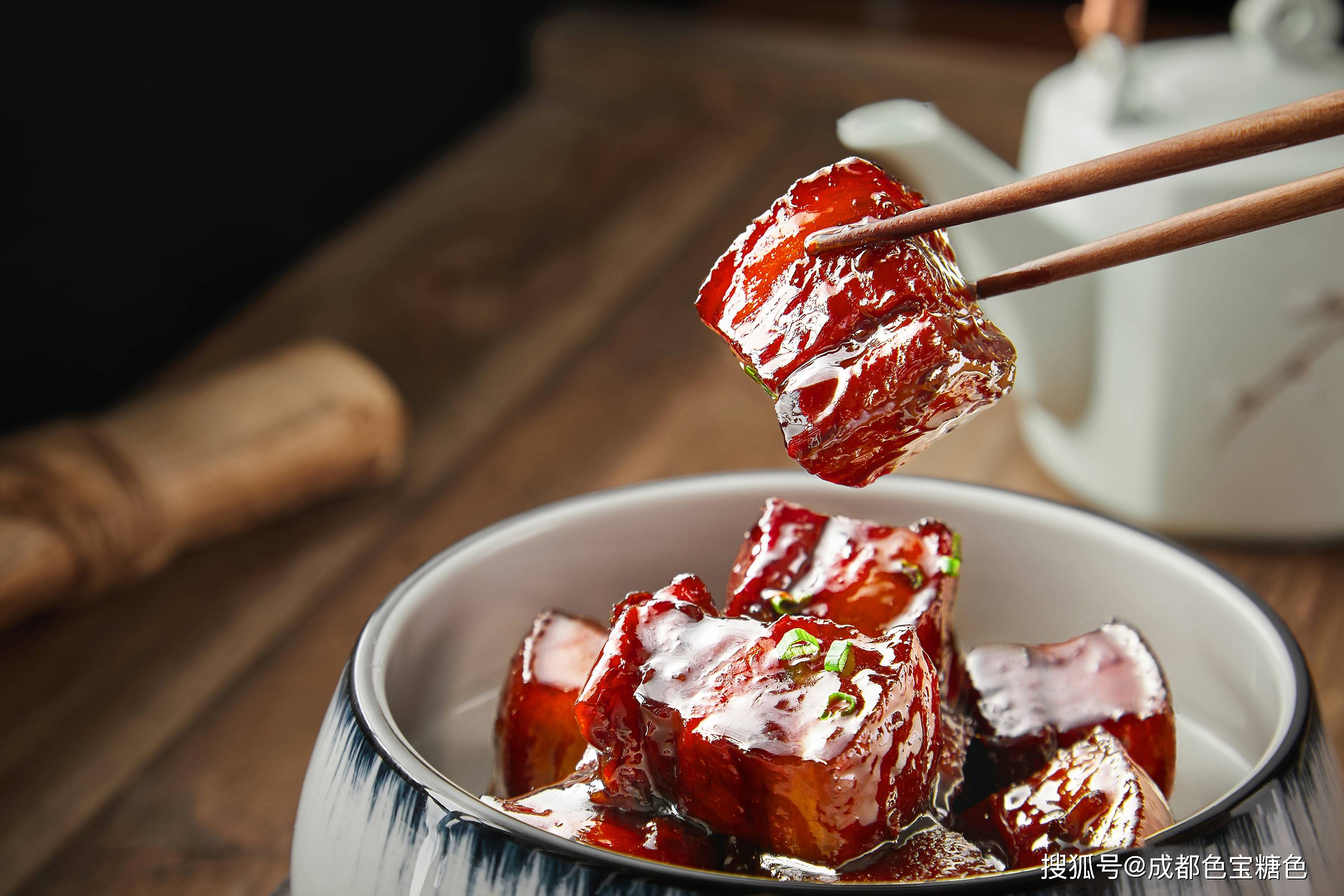 做红烧肉到底要不要炒糖色炒糖色的做法