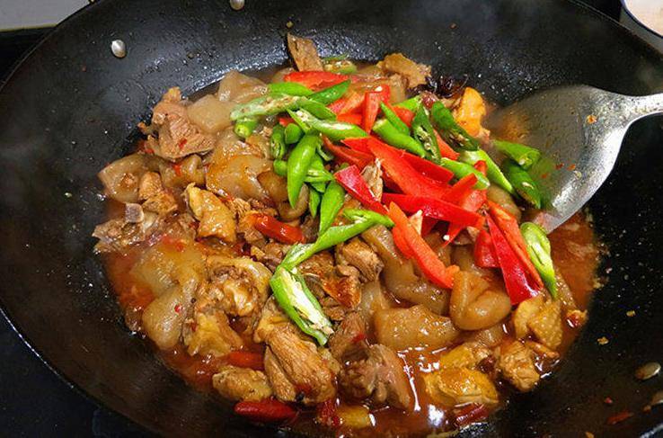 原创教你色味俱佳的腊肠魔芋炖鸡好吃下饭又营养丰富两天不吃准馋