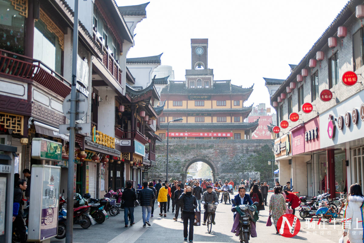 中西|藏在宁波闹市区的古建筑，1200年历史保存完好，如今成为商业街