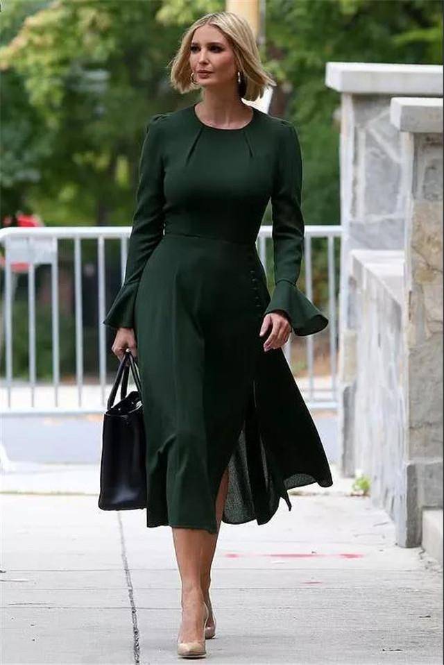 缺陷 伊万卡不愧为“人间水蜜桃”，那么丰满还敢穿“瑜伽裤”，真自信