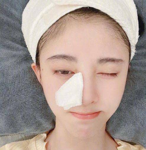 鞠婧祎鞠婧祎晒素颜照，暴露真实发量，看清额头胎毛：没眼花？