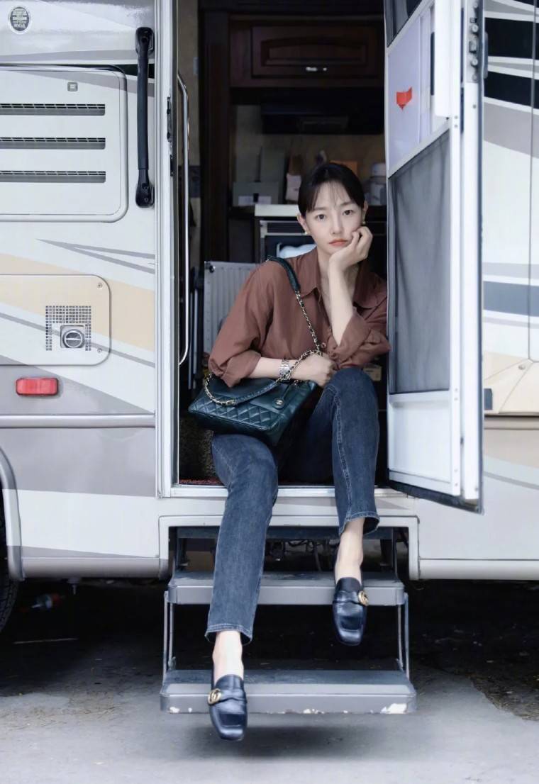 鞋子 白百何摆脱男人竟活成女强人，主要是穿的也好有人格魅力！