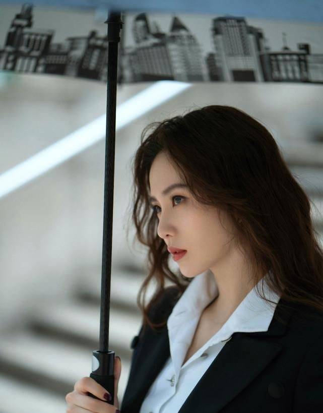刘诗诗维权迎来好消息 被唐嫣粉丝恶意攻击是文盲 如今维权成功 粉紫色