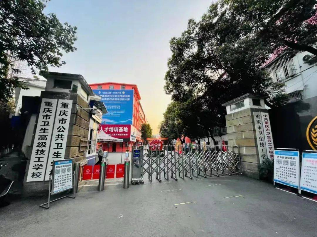 重庆市卫生技工学校携手永宸学校饮水机共筑校园健康屏障