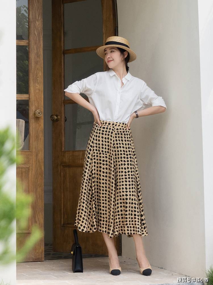 黑色 春天怎样穿才优雅？搭配公式“衬衫+半身裙”，高级感扑面而来