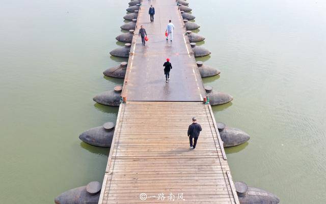 浮桥|赣州有座宋代古浮桥，人们每天上演“水上漂”，至今已经800多年