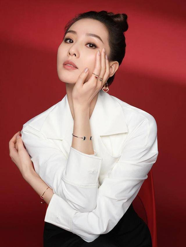 塑造出 刘诗诗风格大变不敢认!皮裙+烟熏妆化身“腹黑女”,气场更是全开