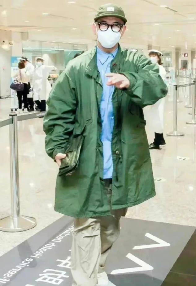 身材 具俊晔隔离首露面，休闲装藏不住肌肉身材，体育生打扮哪像53岁