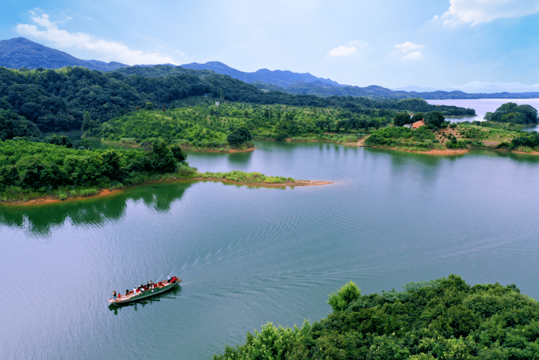 地址:咸宁市赤壁市陆水湖大道646号三峡试验坝毗邻着陆水湖,三峡试验