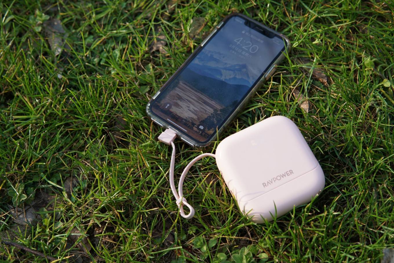 手机|短途旅行充电能量块，RAVpower 6000快充自带线充电宝