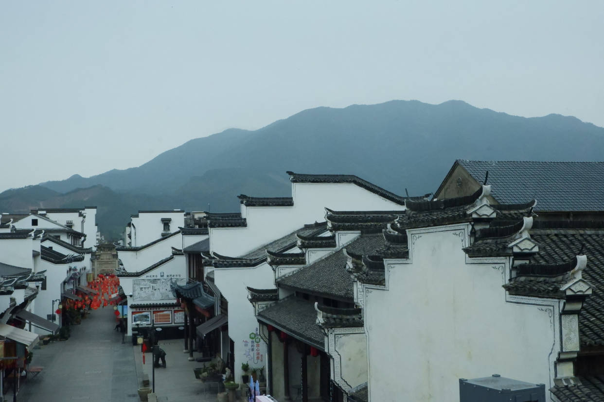 浙江这座千年古城原本属于金华，现在是杭州县城，被誉为江南大理