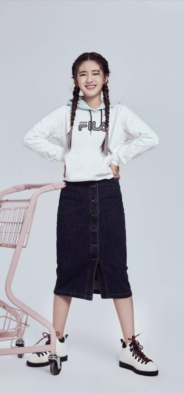 卫衣 宽松卫衣越是简约,整个造型看起来就会越利落大气