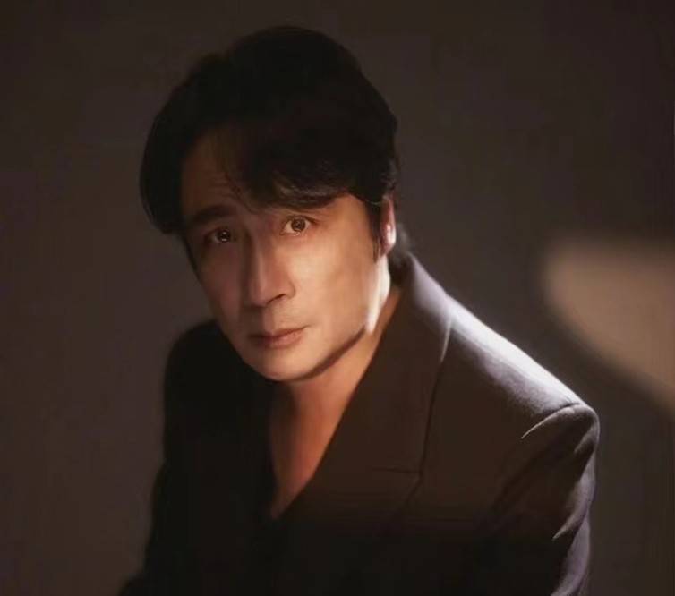 兄弟|网曝《追光吧!》一公那吾克热淘汰,二公录完,3人离开舞台?