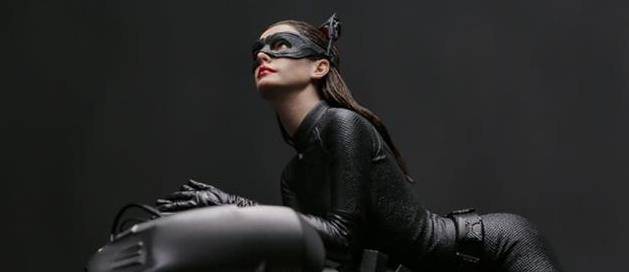 2021年玩具公司设计了以安妮·海瑟薇饰演的猫女为原型的1:6手办人偶