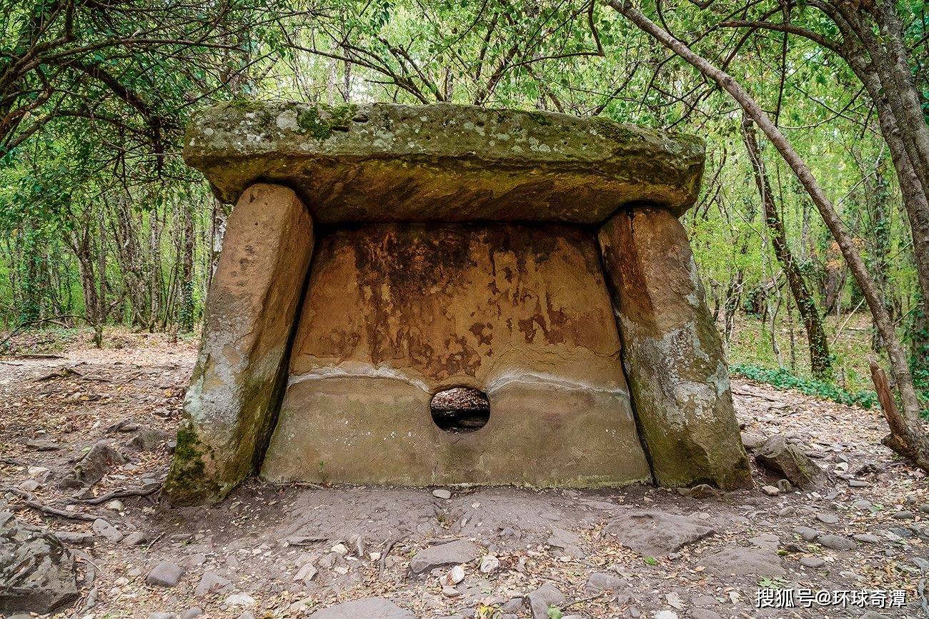 在俄罗斯高加索山脉发现了3000多座神秘的巨石坟墓