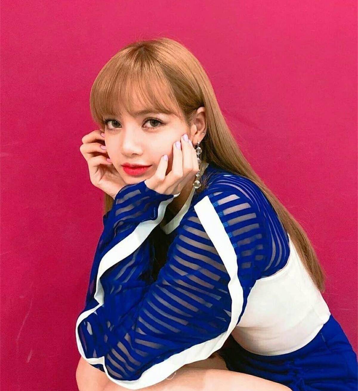 人们对blackpink的忙内lisa的个人首秀充满了期待,所