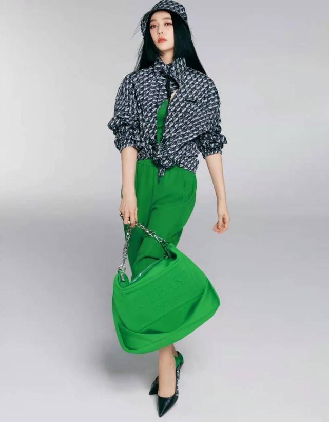 原创范冰冰终于拍戏啦怼脸摆拍镜头感十足不刻意凹造型照样是美到爆