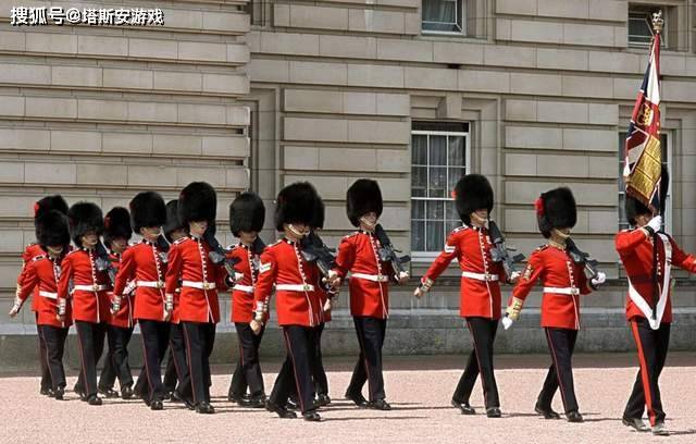 英国虽然阅兵出现次数很少,但他们的仪仗队或者是皇家卫队,经常在一些