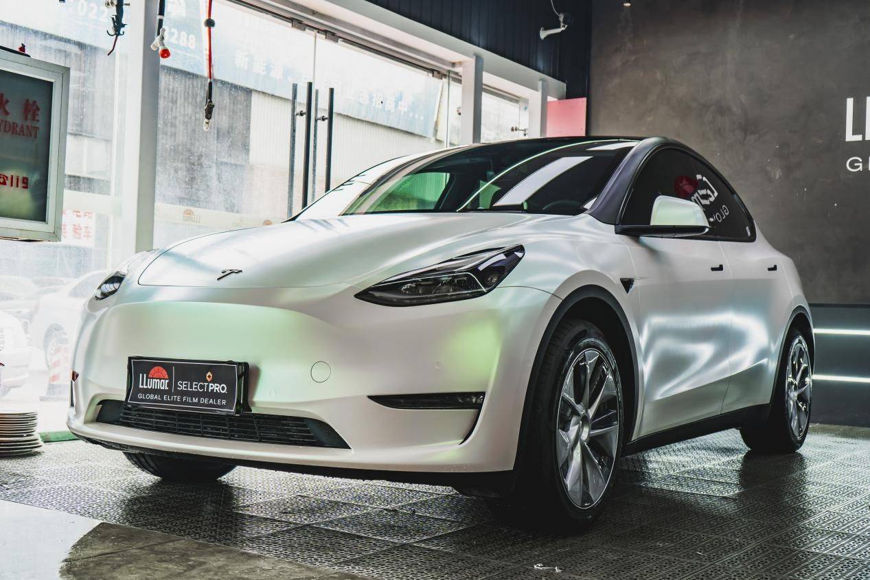天津汽车贴膜特斯拉modely曙光白改色案例分享