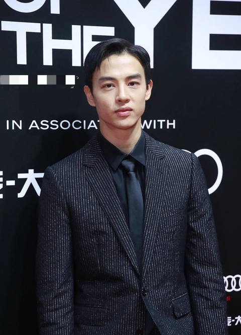 显得 雷佳音李现撞衫遭吐槽！33位男星撞衫修罗场，谁丑谁尴尬！