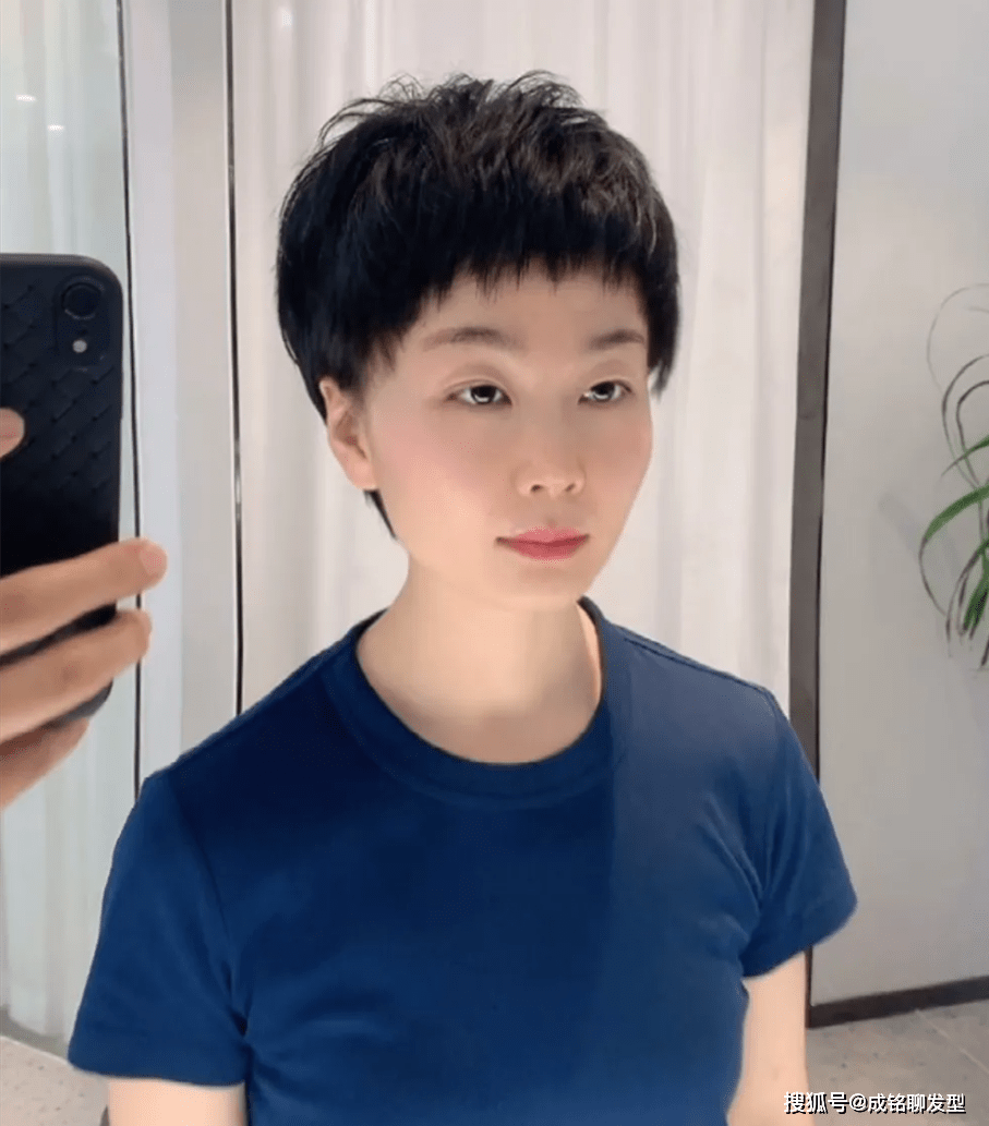 发型发量少又细软的女生适合什么发型？这三种发型，显发量又洋气减龄