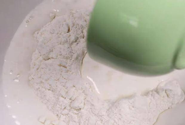 美食|面粉不要再做馒头了,筷子一搅营养翻倍,蓬松暄软,孩子特爱吃