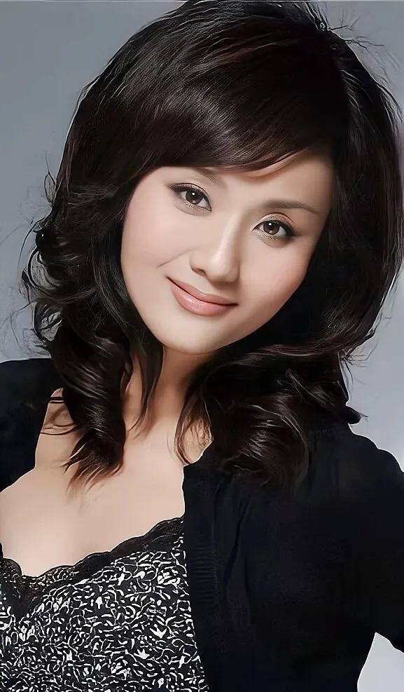 中国最美的女富豪图片