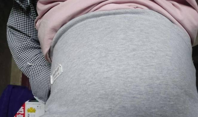 妻子怀孕7个月，肚子还是扁的，丈夫起疑拉她去检查，医生:离吧