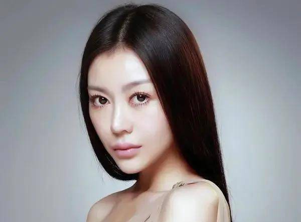 漂亮天生丽质的7位女星，要做“动美人”，结果个个脸僵“惨不忍睹”