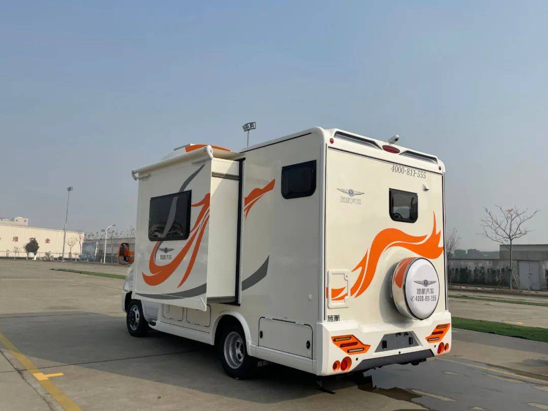 大客厅空间设计单拓展后开门c旌航whii2021款c型房车