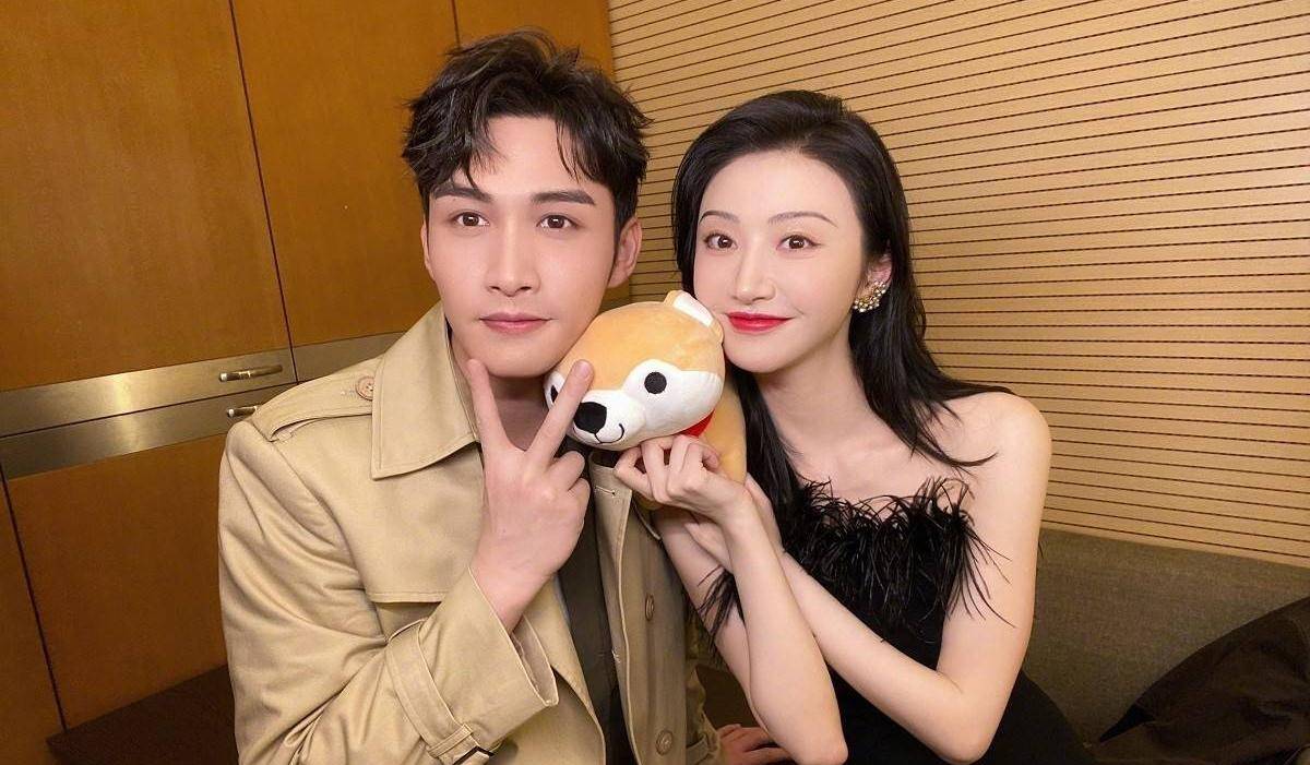 在听到李沁的问题后,张彬彬也是表现地手足无措,并反问"怎么一上来就