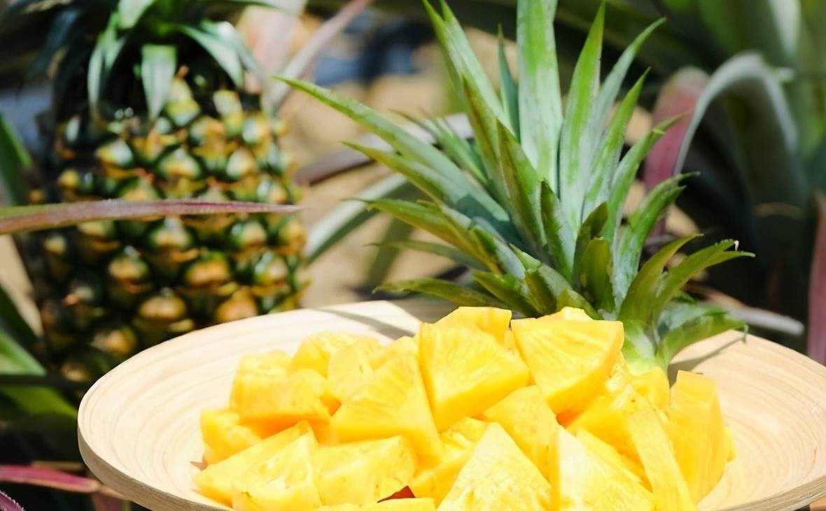 菠萝怎么做水果才好吃 7f7c747b952b424f9f083207d19424fa.jpeg