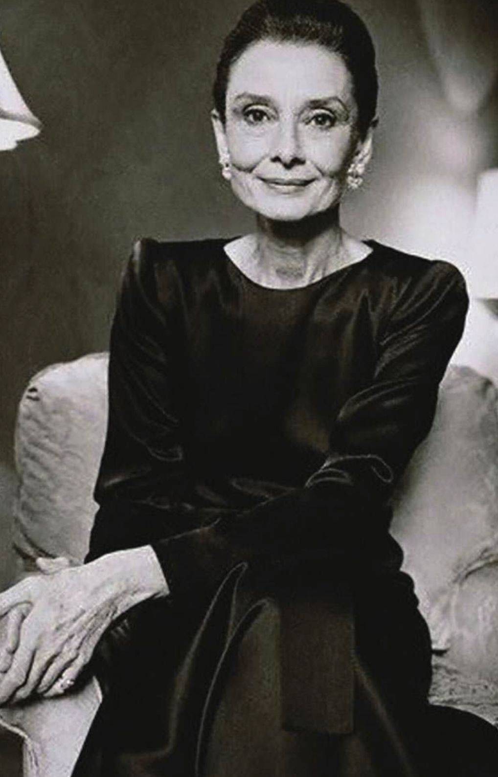 时期 看到穿搭精致的晚年赫本，每条皱纹里都藏着优雅，你还害怕变老吗