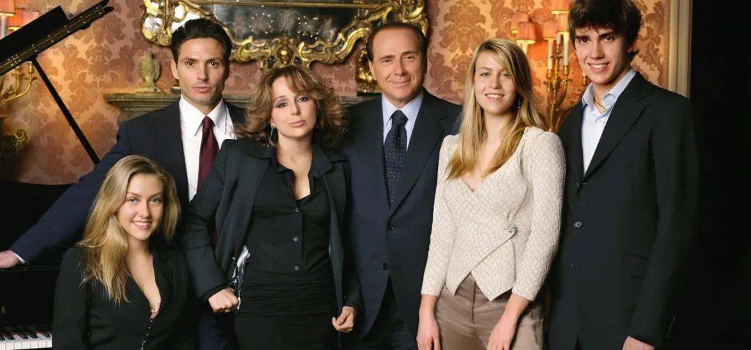 专搞"爷孙恋",子女盯紧家产_marta_老贝_贝卢斯科尼