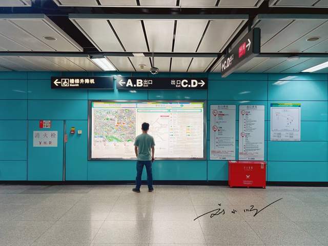 广州市荔湾区这个地铁站，两条地铁交汇却无法换乘，很多游客搞错