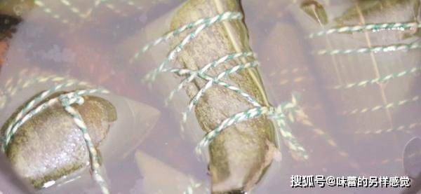 加入适量|教你包粽子啦,江南经典五花肉四角粽,肉馅肥而不腻,粽香四溢