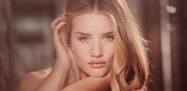 因为|杰森斯坦:与小20岁的超模女友相爱12年,生了俩娃还不结婚