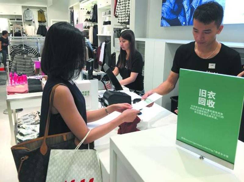 不过,可能要让大家失望了,因为大部分旧衣回收箱是二手服装公司设置的