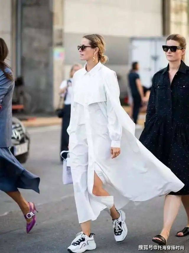 身材 今年春天衣服别买多,备齐这“2裤2裙”就够了,时髦百搭还显瘦