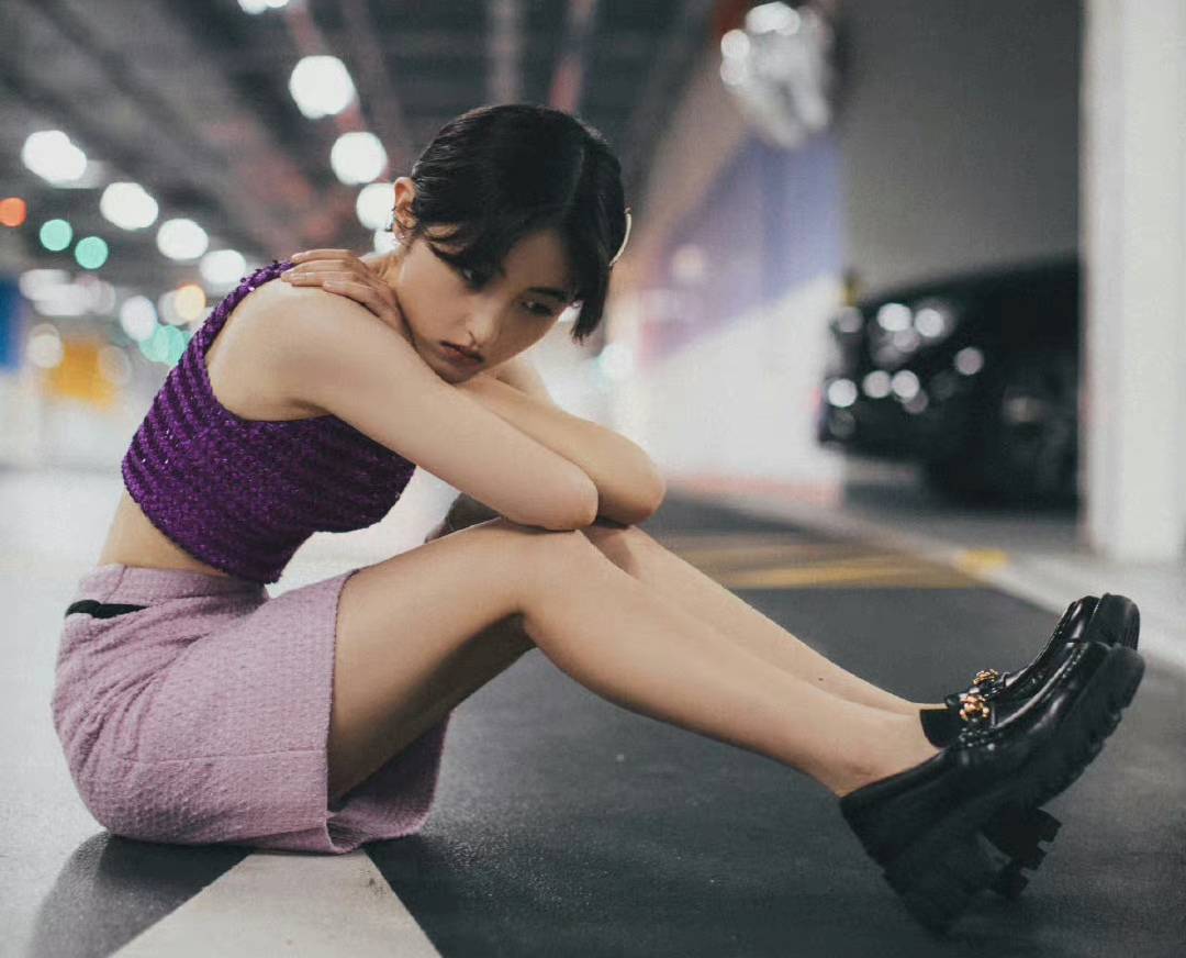 原创白幼瘦席卷00后小花张子枫的腿赵今麦的腰先后引起群嘲