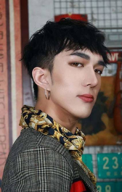 什么|从“韩美娟”变回韩佩泉,唇腭裂整形8次,为何被肖战粉丝抵制?!